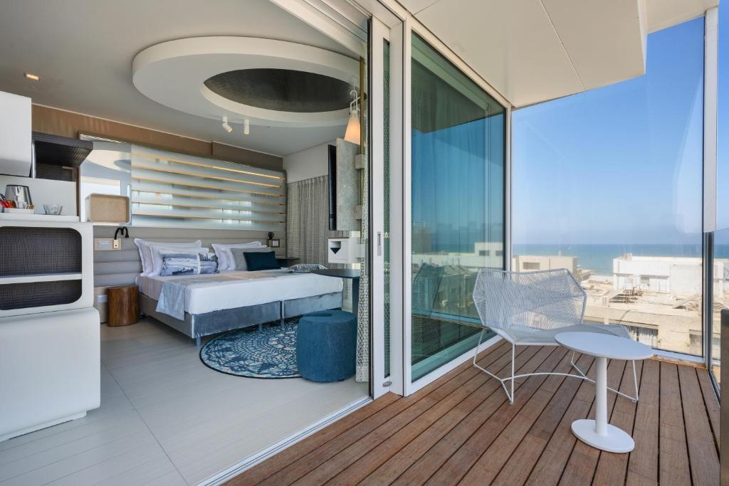 Deulxe with balcony & sea view BB 