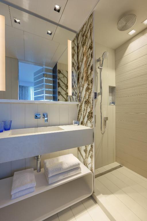 Deulxe with balcony & sea view BB 
